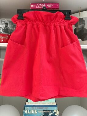 LULULEMON trip skirt beautiful for the summer ! Vibrant orange